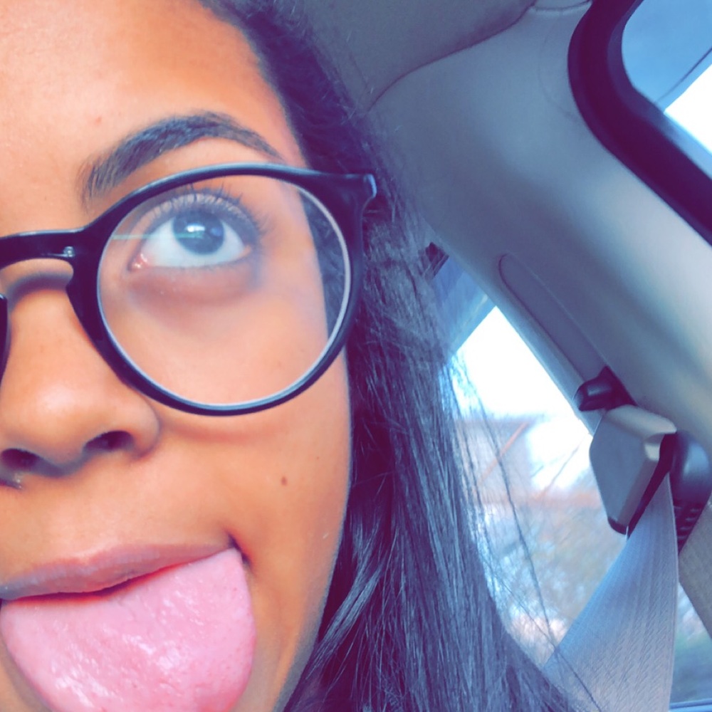 Meet your Posher, Raquel